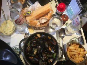 Les mythiques moules frites du restaurant Chez Léon. Photo: Marie-Julie Gagnon