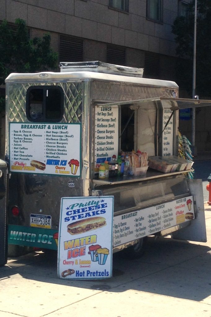 CheeseSteak, Bretzel et Water ice sont offerts dans la plupart des kiosques de rue. Photo: Véronique Leduc