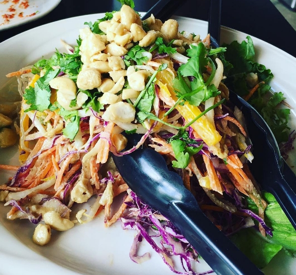 Pad thai cru du Greens & Vines. Photo: Instagram