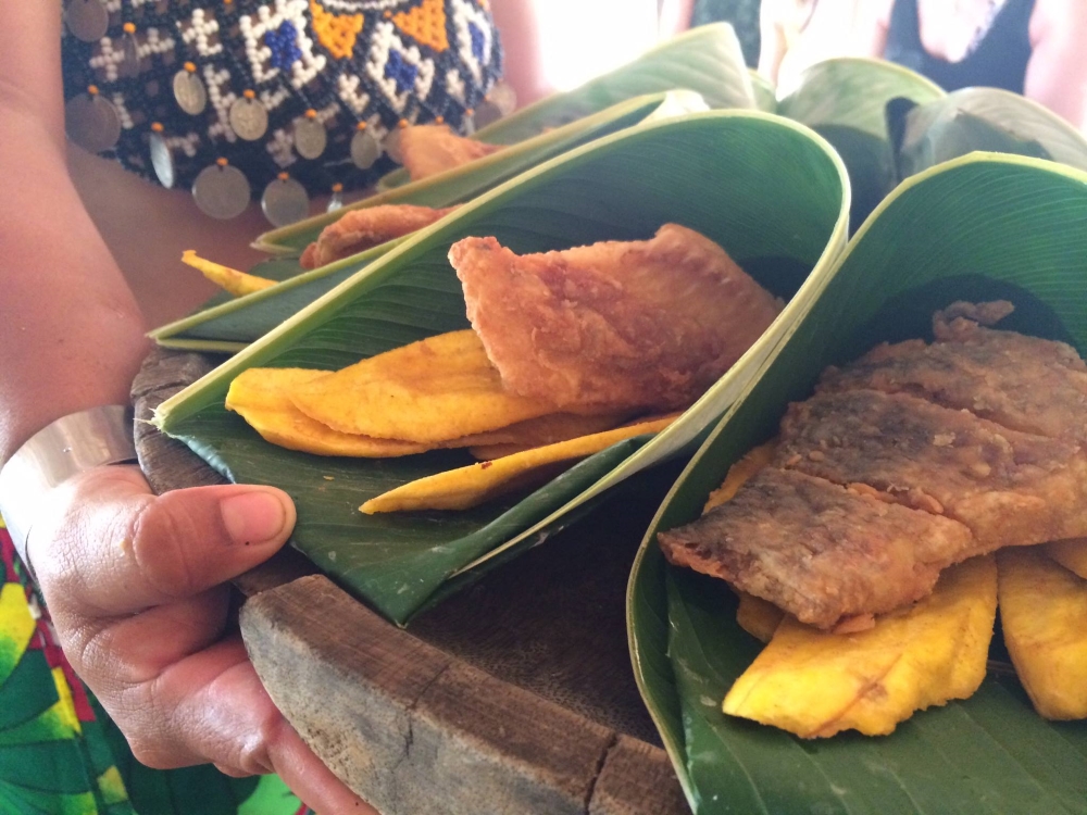 Tilapia et bananes plantain chez les Embaras. L'un de mes repas préférés du voyage!