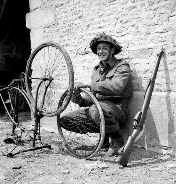 Photo: Lieutenant Ken Bell /Bibliothèque et Archives Canada