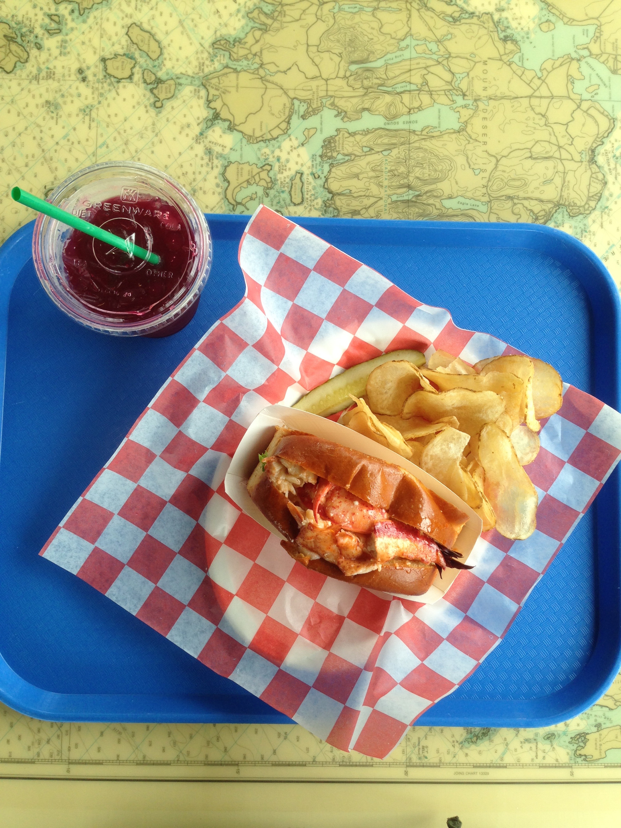 Photo: Véronique Leduc Lobster roll du Beal's Lobster Pier