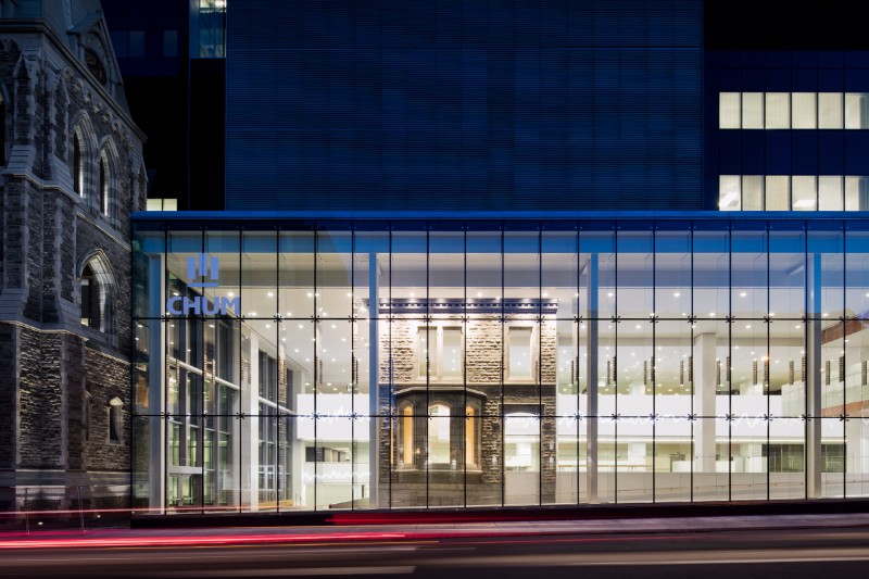 Photo: New and old - CannonDesign +NEUF architectes+9 architect(e)s - Centre hospitalier de l'Université de Montréal