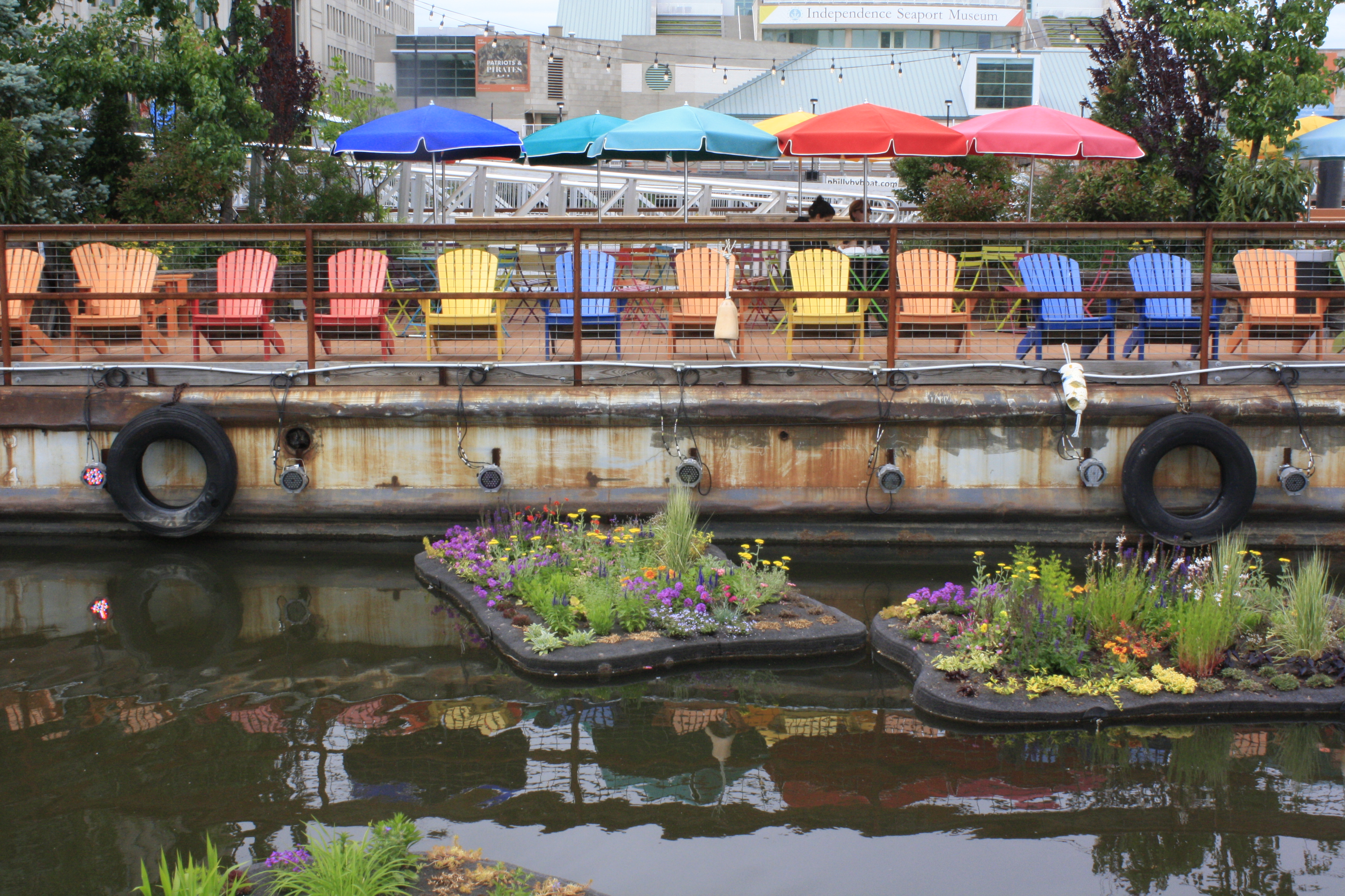 Photo: Véronique Leduc Beer Gardens Spruce Street Harbor Park