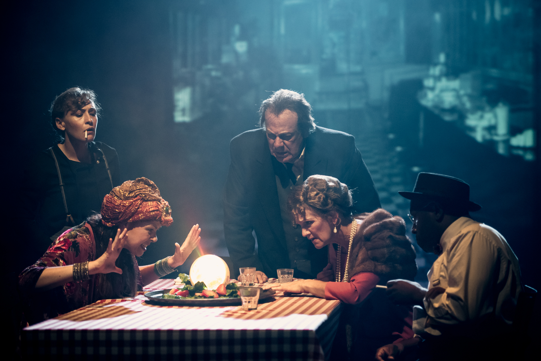 Photo: Gabrielle Desmarchais  Johanne Haberlin, Pierre Lebeau, Josée Deschênes et Didier Lucien et Pierre Lebeau