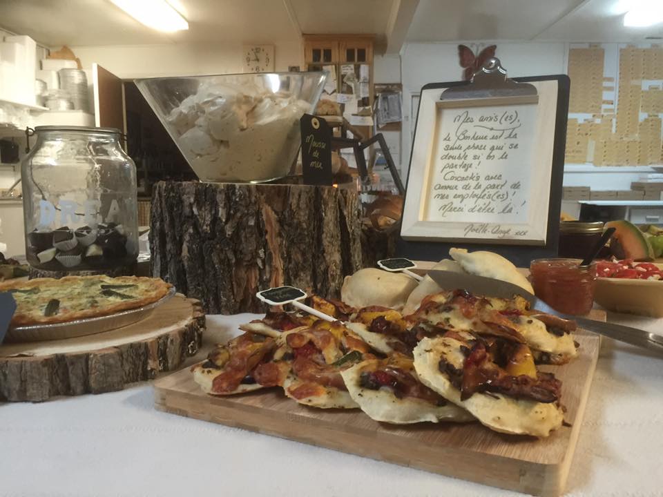 Photo: Facebook Boulangerie Bouchard, Isle-aux-coudres. Quelques délices!