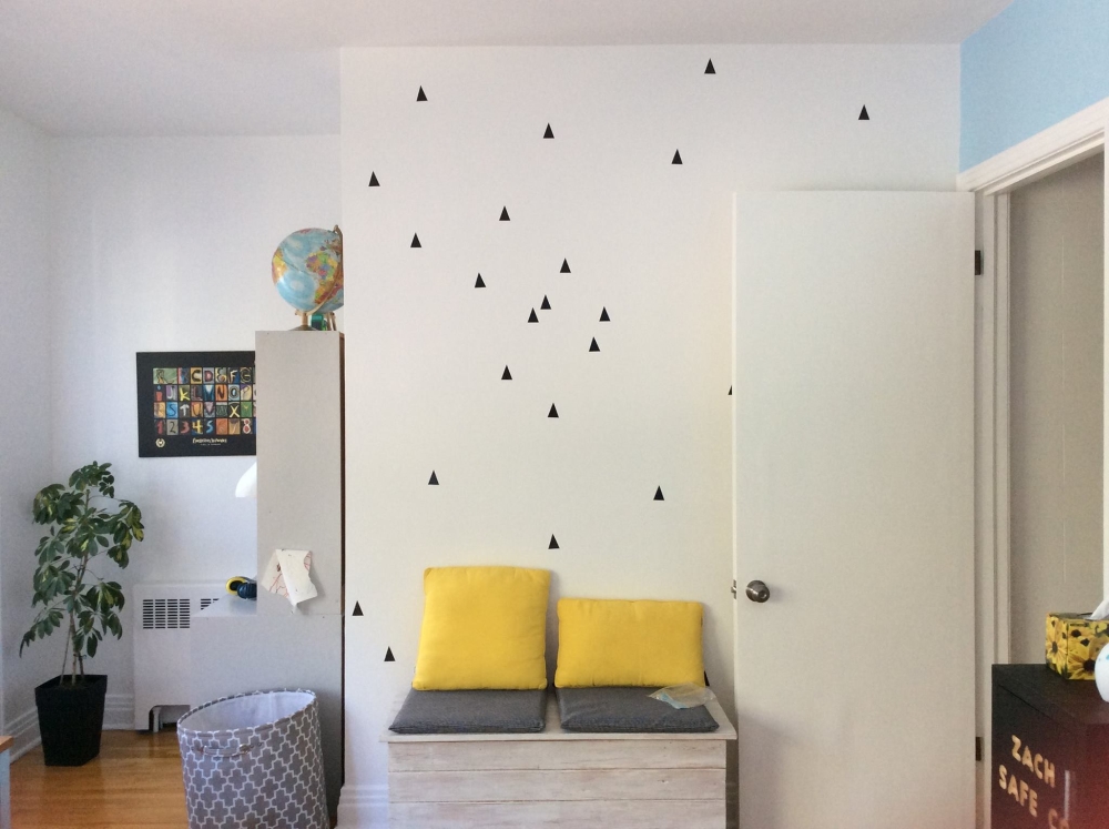 Autocollants muraux triangles noirs, The Cutie Prints, 15,50$. Photo: Facebook The Cutie Prints