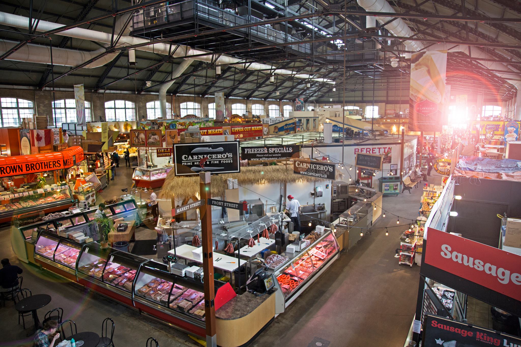 Le St-Laruence market de Toronto regroupe plusieurs marchands dont la boulangerie Caroussel Bakery qui lancé le fameux peameal sandwich PhotoÈ Facebook St-Lawrence market