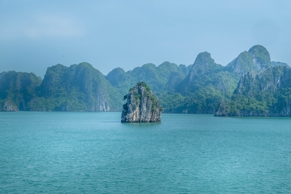 «Pour nous, la plus belle destination voyage reste la baie de Bai Tu Long au Vietnam.» Photo: entre2escales.com