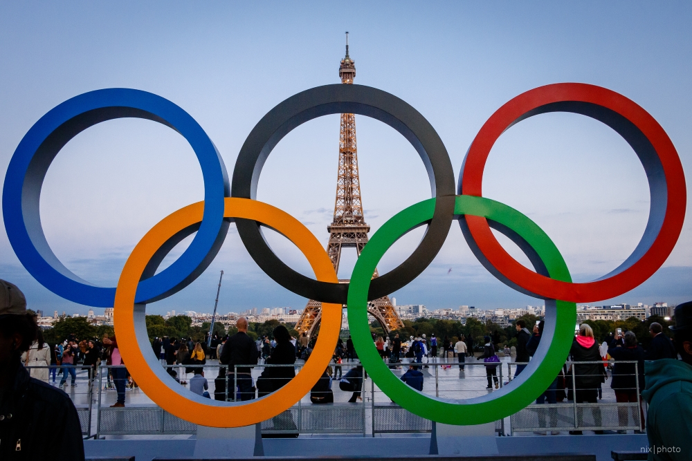 Les Français se préparent à l'arrivée des Jeux olympiques de 2024 comme en témoignent les anneaux olympiques placés sur la Place du Trocadéro-et-du-11-Novembre. Photo: Nicolas Michaud, Flickr