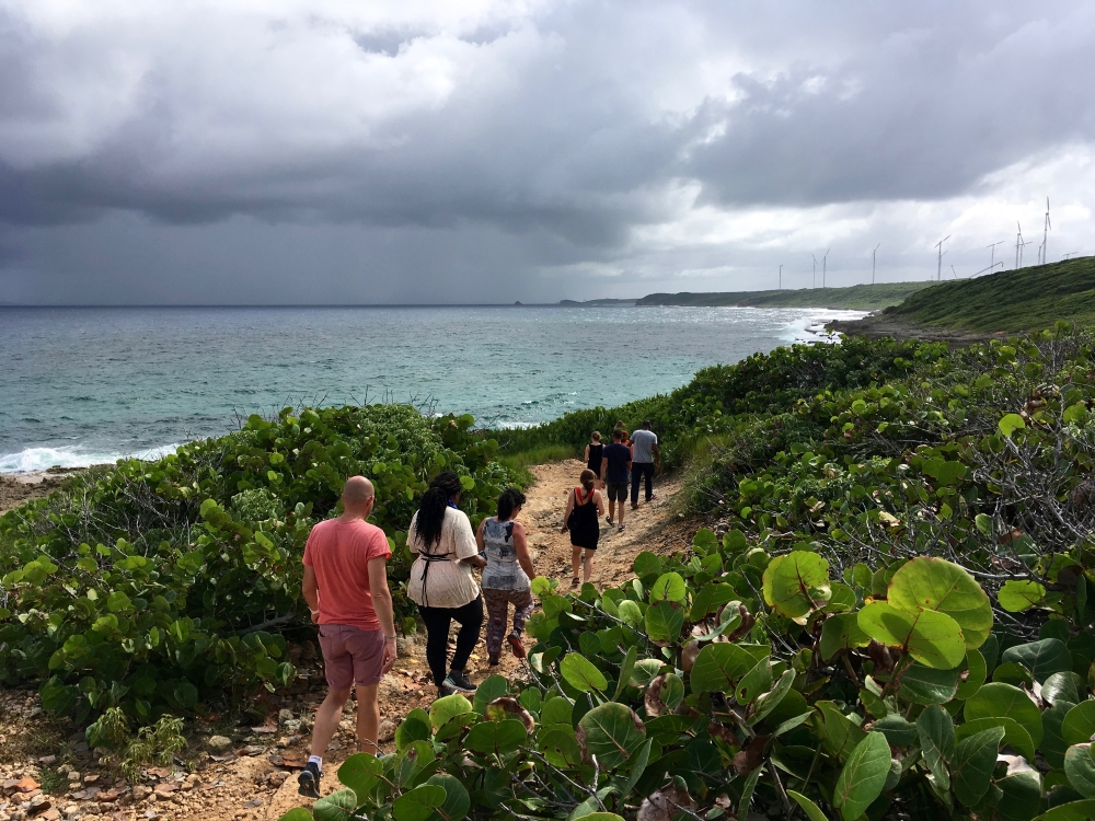 Une marche sur le littoral. Photo: Anne Pélouas