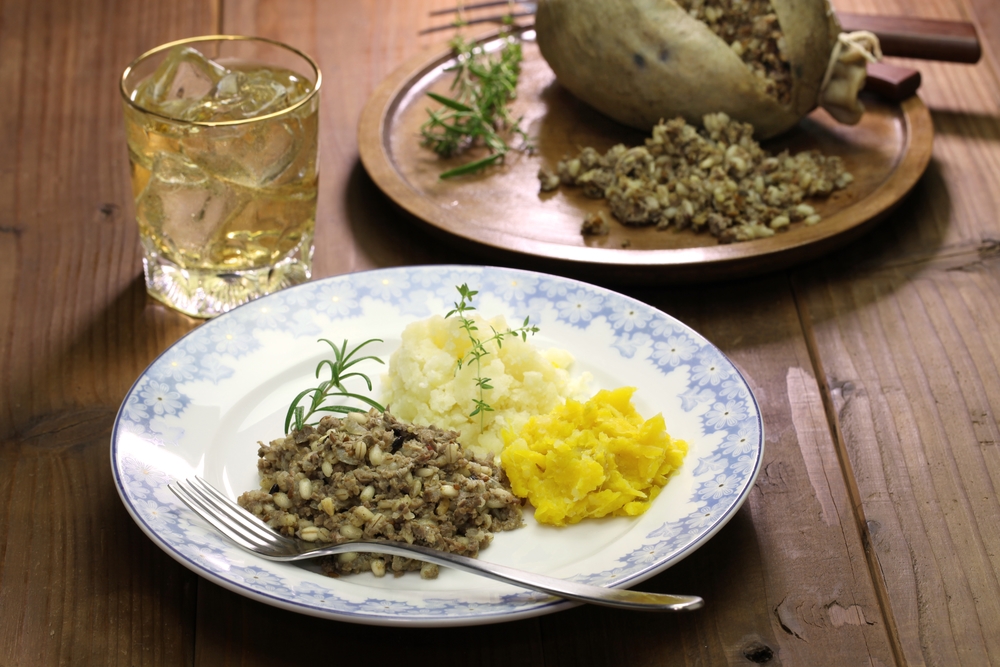 Le traditionnel haggis, servi avec une purée de pomme de terre et une purée de rutabaga. Photo: Deposit 