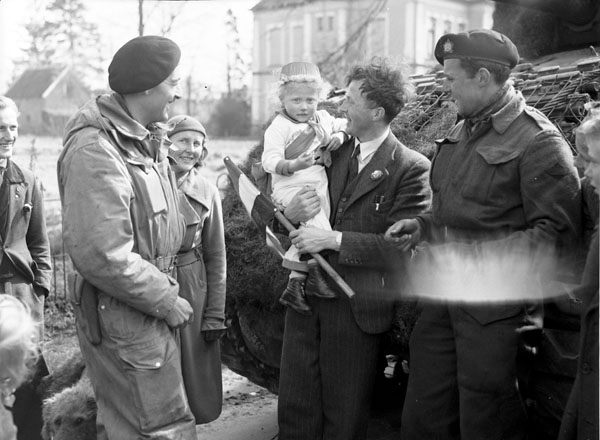 Photo: Lieut. Dan Guravich. Bibliothèque et Archives Canada