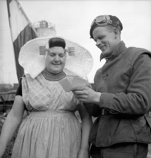 Photo: Lieut. Dan Guravich, Bibliothèque et Archives Canada