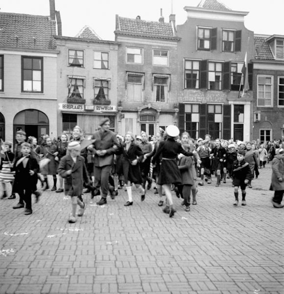 Photo: Lieut. Dan Guravich. Bibliothèque et Archives Canada