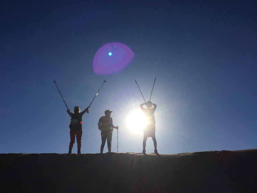 Victoire sur la dernière dune du trek