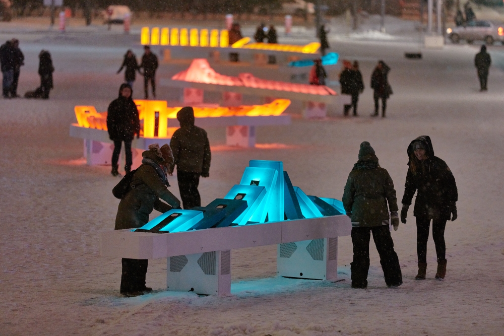 Luminothérapie, effet domino, par Ingrid Ingrid, une production du Partenariat du Quartier des spectacles. Photo : Nicolas Gouin - l'Hibou